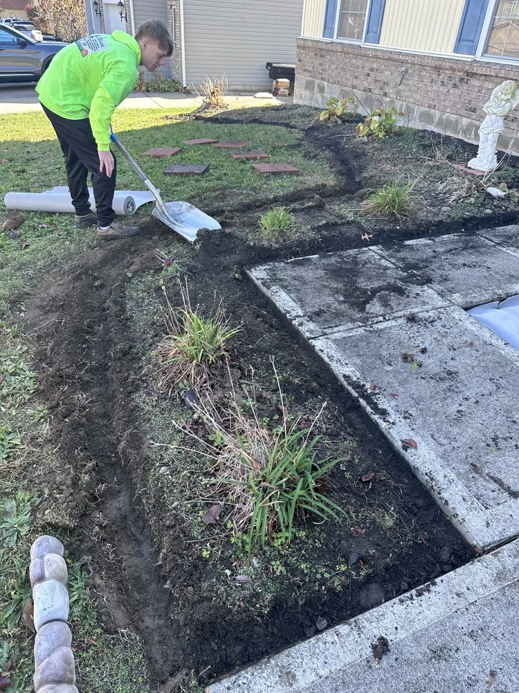 Expert yard maintenance in Middletown, OH - A Better Lawn care