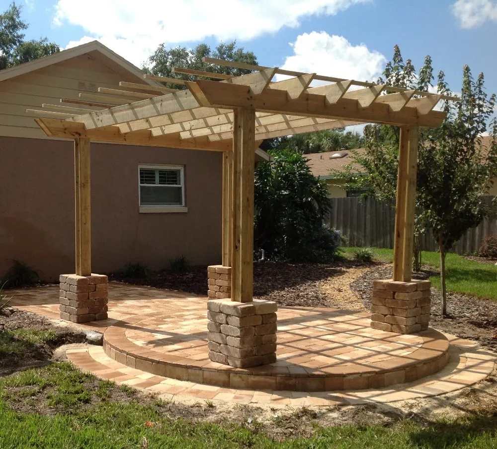 Custom yard maintenance for year-round maintenance in Altamonte Springs, FL by A Better Paver