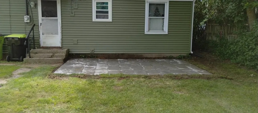 Professional garden landscaping in Huntington, IN by A Cleaner Place