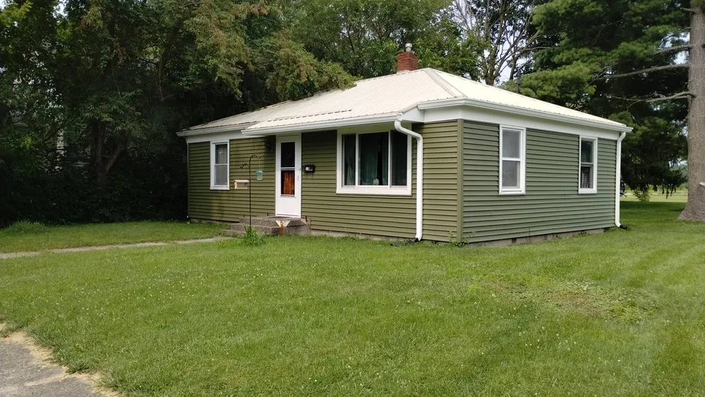 Expert garden landscaping in Huntington, IN by A Cleaner Place