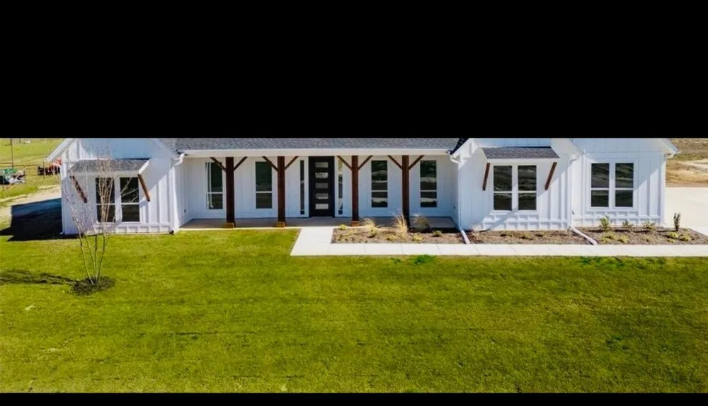 Top-rated outdoor landscaping for year-round maintenance in Mesa, AZ by A Cut Above Lawn Care Services