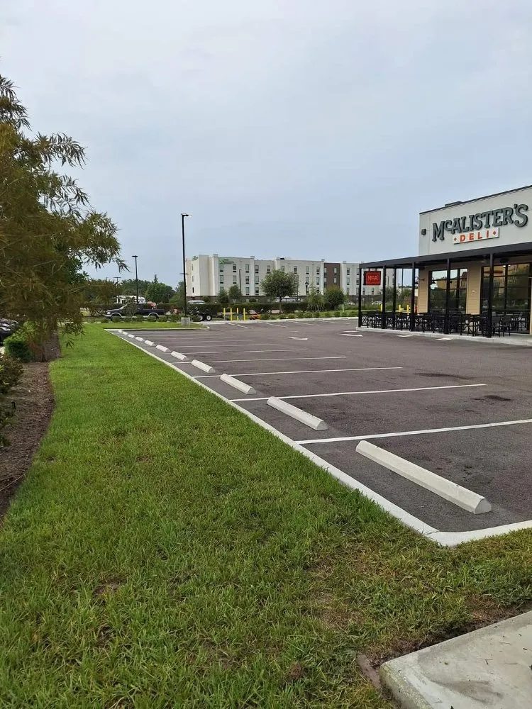 Custom garden landscaping for beautiful yards in Gibsonton, FL by A Cut Above The Best Lawn Care