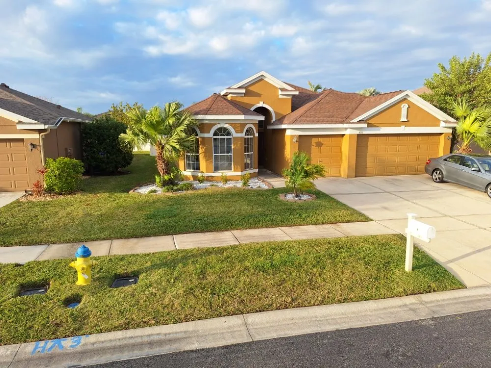 Expert outdoor landscaping experts serving Gibsonton, FL - A Cut Above The Best Lawn Care