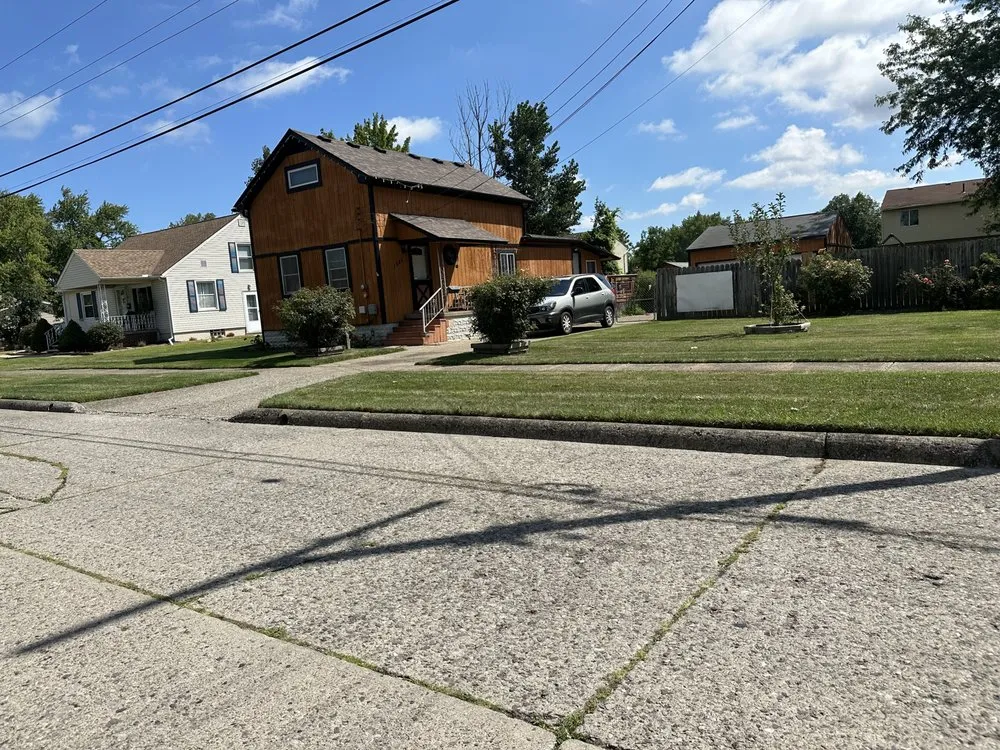 Expert garden landscaping for beautiful yards in Lorain, OH by A Cut At A Time