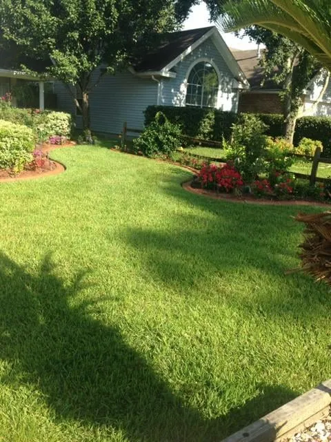 Affordable yard cleanup service experts serving Fort Walton Beach, FL - A Cutting Edge