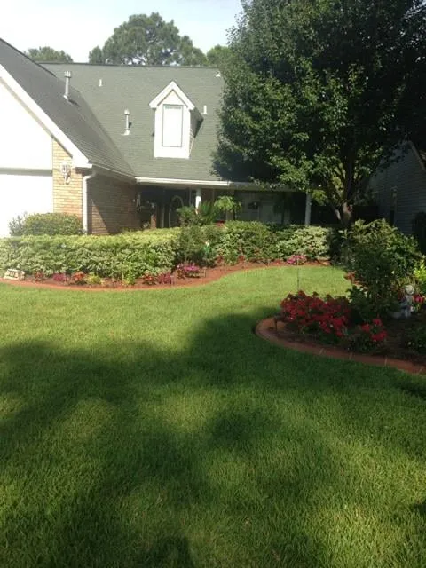 Professional yard maintenance in Fort Walton Beach, FL - A Cutting Edge