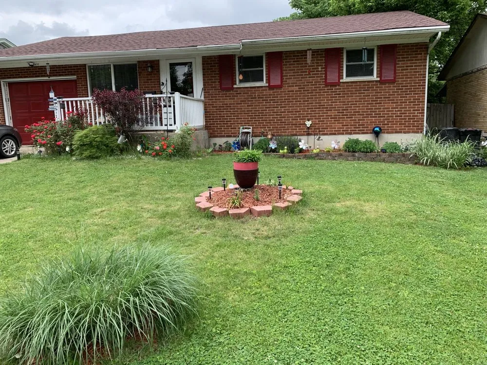 Reliable lawn mowing service experts serving Cincinnati, OH - A Diamond Cut