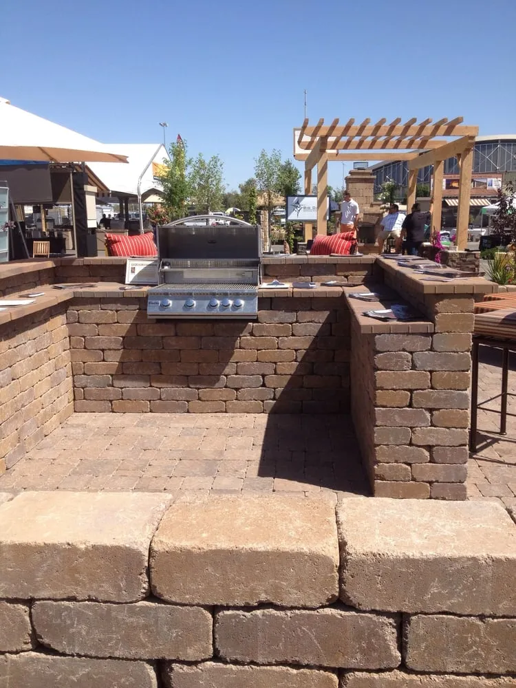 Local lawn care service in Peoria, AZ by A-E Advant-Edge