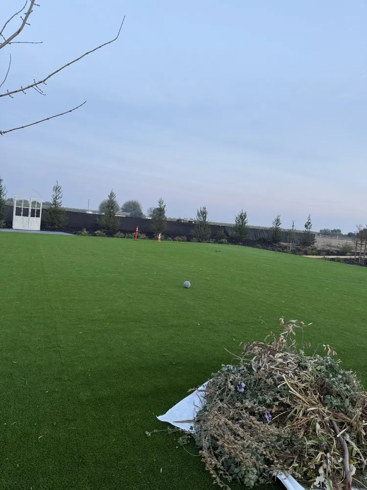 Custom lawn mowing service experts serving Tracy, CA - A Flores Rosas