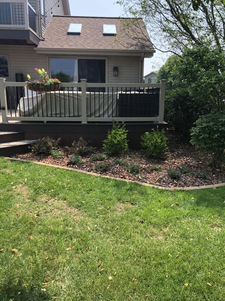 Trusted yard cleanup service experts serving Manhattan, IL - A Fresh Cut Landscaping