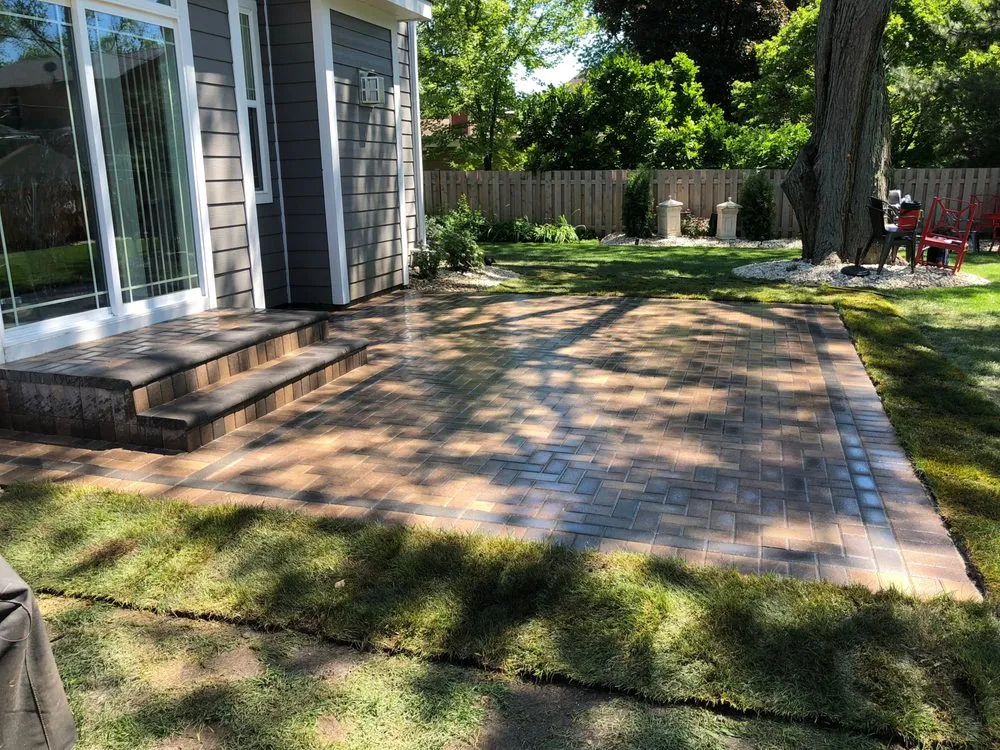 Reliable yard cleanup service in Glenview, IL - A Garden Guy