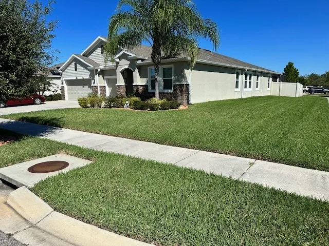 Custom garden landscaping experts serving Spring Hill, FL - A Good Neighbor Property Solutions