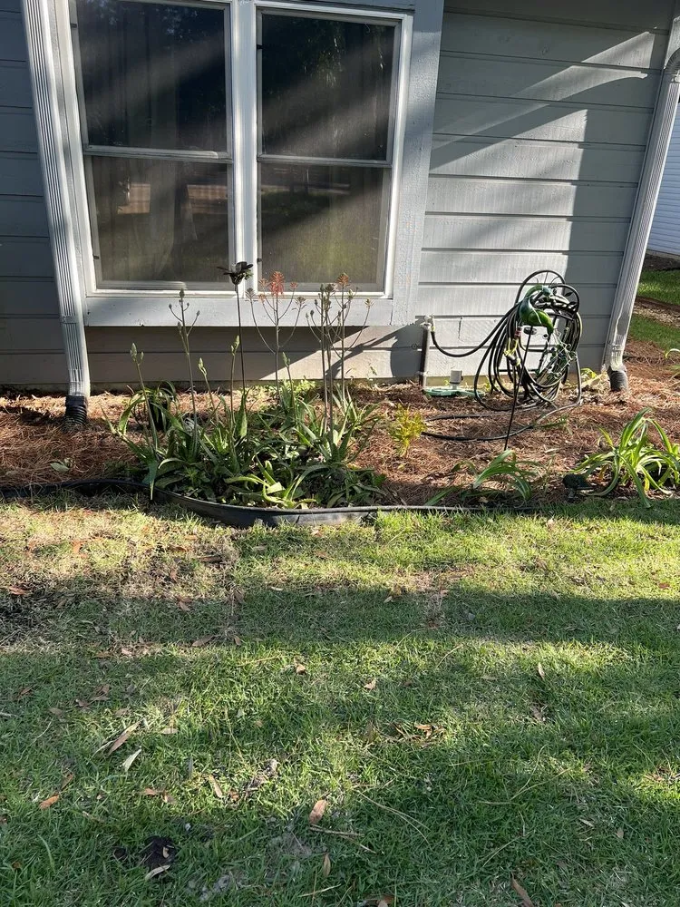 Custom yard maintenance in Tallahassee, FL by A Green Thumb