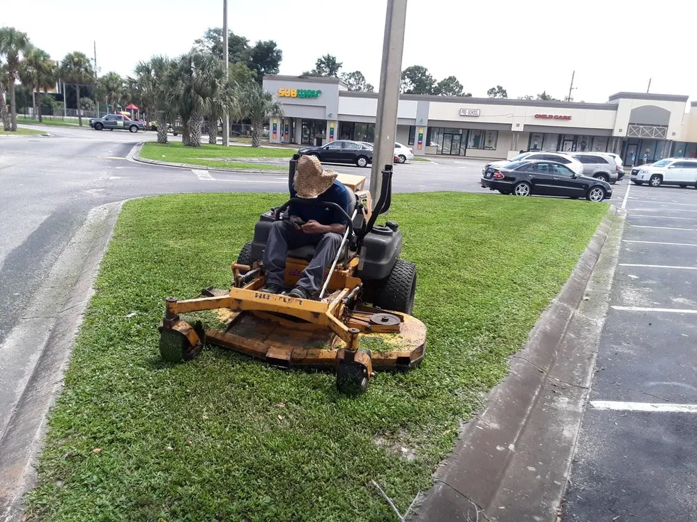 Top-rated yard cleanup service for outdoor upgrades in Orlando, FL by A Groomer Lawn & Tree Enterprise