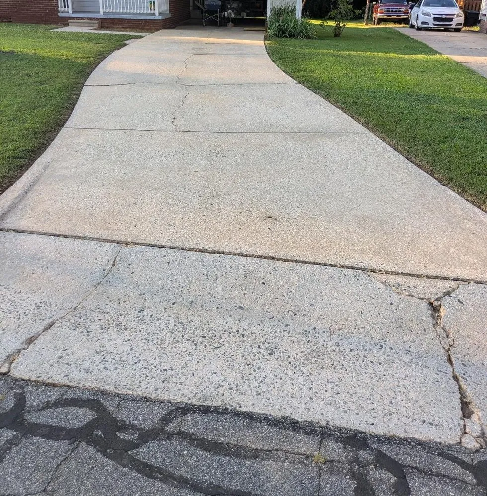 Top-rated lawn care service experts serving Burlington, NC - A Helping Hand Pressure Washing and Lawn Care Services.