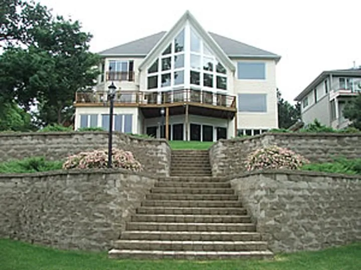 Top-rated yard maintenance experts serving Madison, WI - A. L. Landscaping