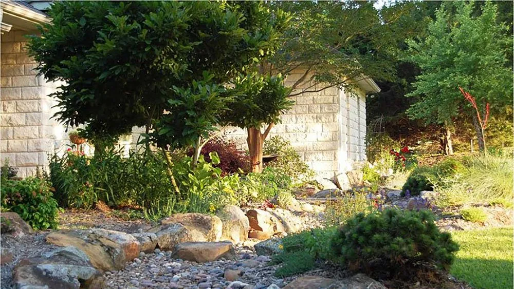 Top-rated landscaping services experts serving Des Moines, IA - A+ Lawn & Landscape