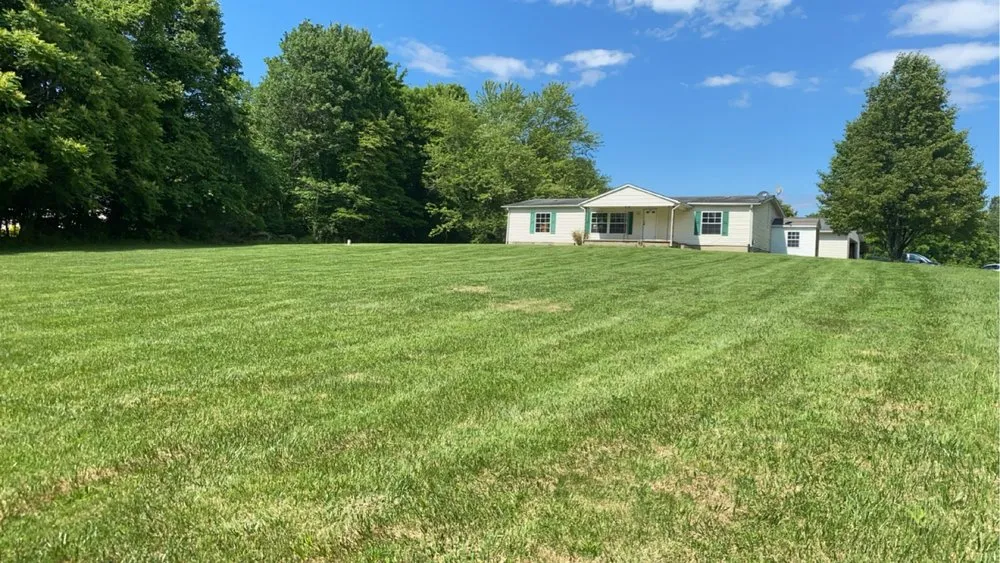 Custom yard maintenance experts serving Lancaster, OH - A Lawn care