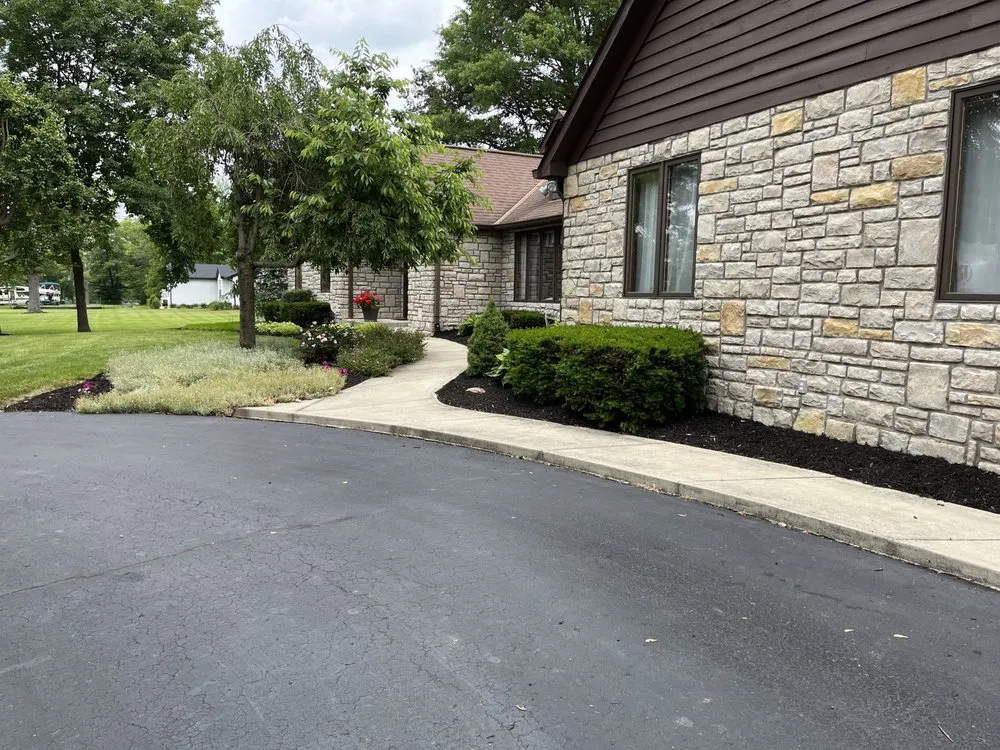 Local garden landscaping experts serving Lancaster, OH - A Lawn care