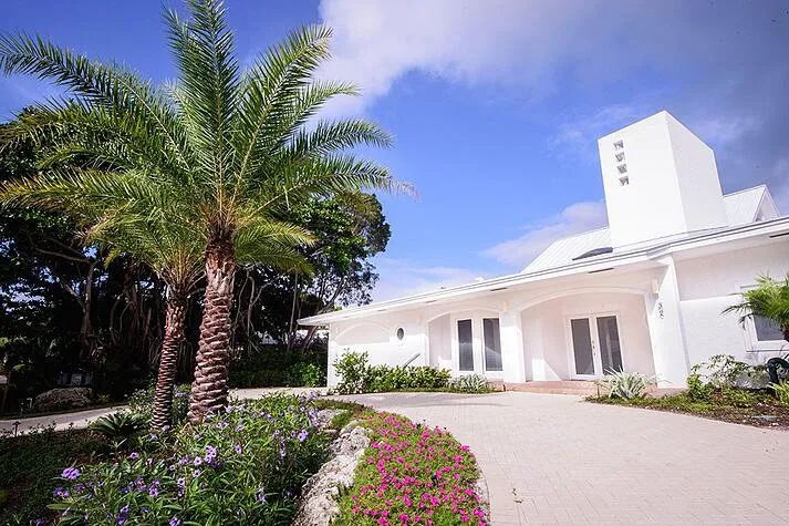 Custom lawn care service in Wilton Manors, FL by A Local Landscaper