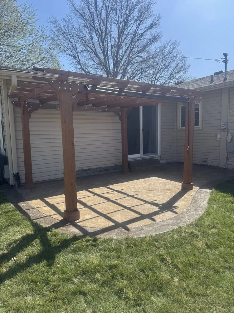 Custom yard maintenance experts serving Omaha, NE - A Masterpiece Design