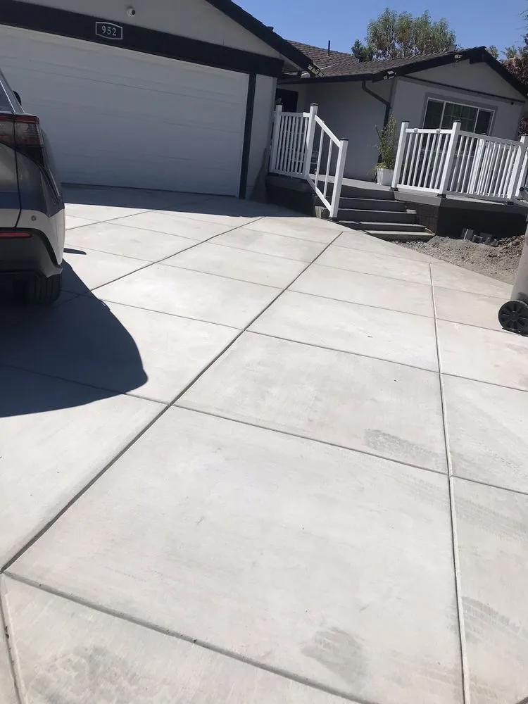 Top-rated lawn care service for year-round maintenance across Alameda, CA - A McGuo Solutions