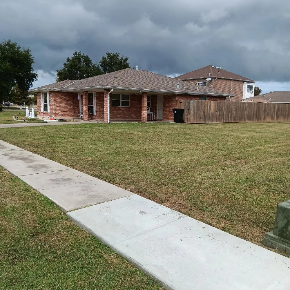 Custom yard maintenance experts serving New Orleans, LA - A-Miracle Lawn Care Services
