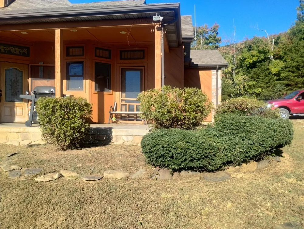 Custom lawn care service in Newport, TN by A-N-A Lawn Care