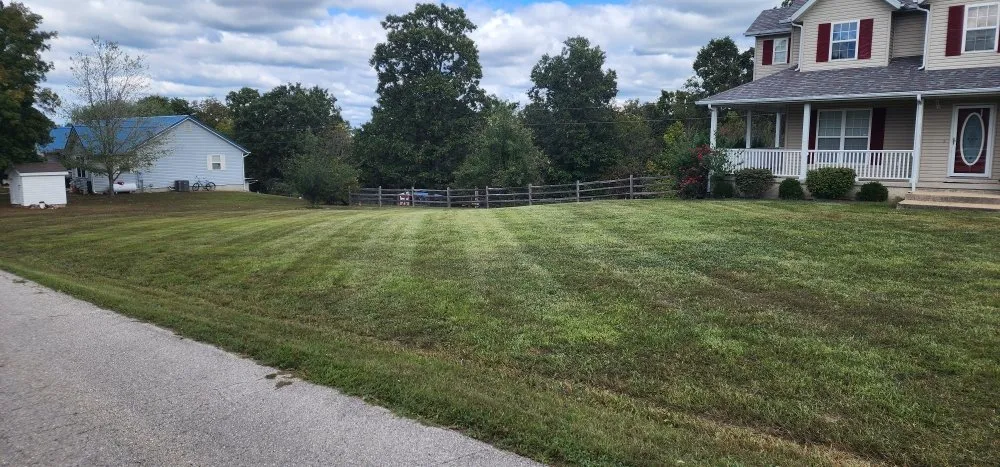 Top-rated yard cleanup service for homes across Dixon, MO - A Piece Of Paradise