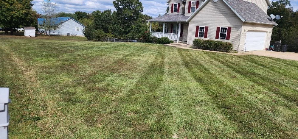 Custom yard maintenance experts serving Dixon, MO - A Piece Of Paradise