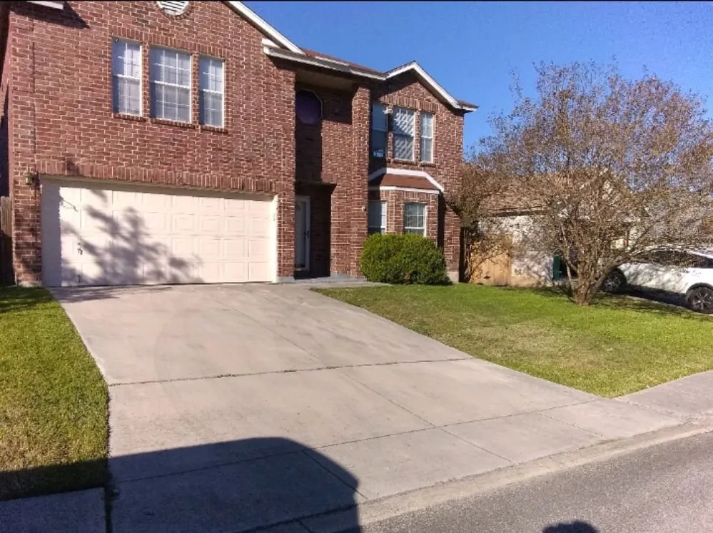 Local yard maintenance experts serving Converse, TX - A Plus Lawn Care