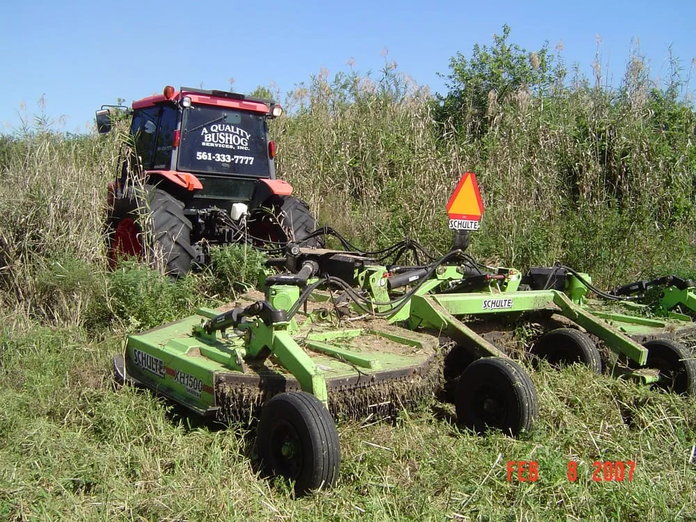 Trusted yard maintenance with custom design across Loxahatchee, FL - A Quality Bush Hog Services