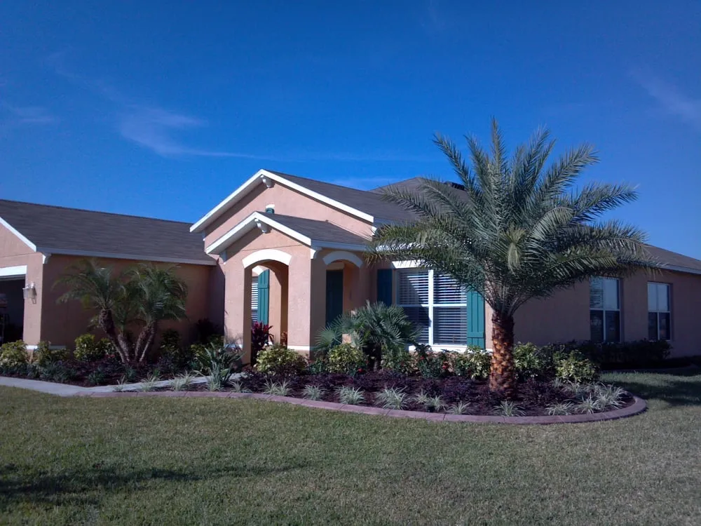 Professional yard maintenance in Ruskin, FL by A Quality Plant