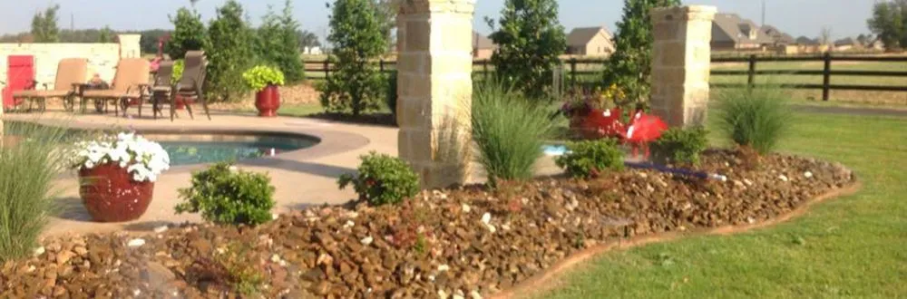 Custom yard maintenance for beautiful yards across Pea Ridge, AR - A R & E Lawn Care
