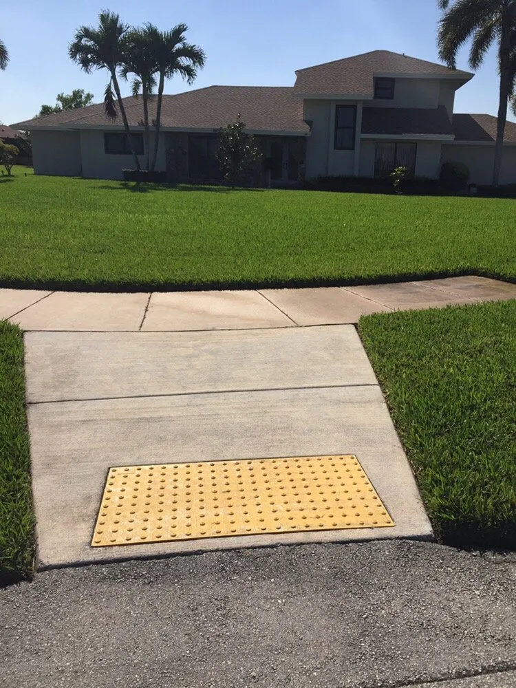 Professional lawn mowing service near you in Miami, FL by A R Lawn Service