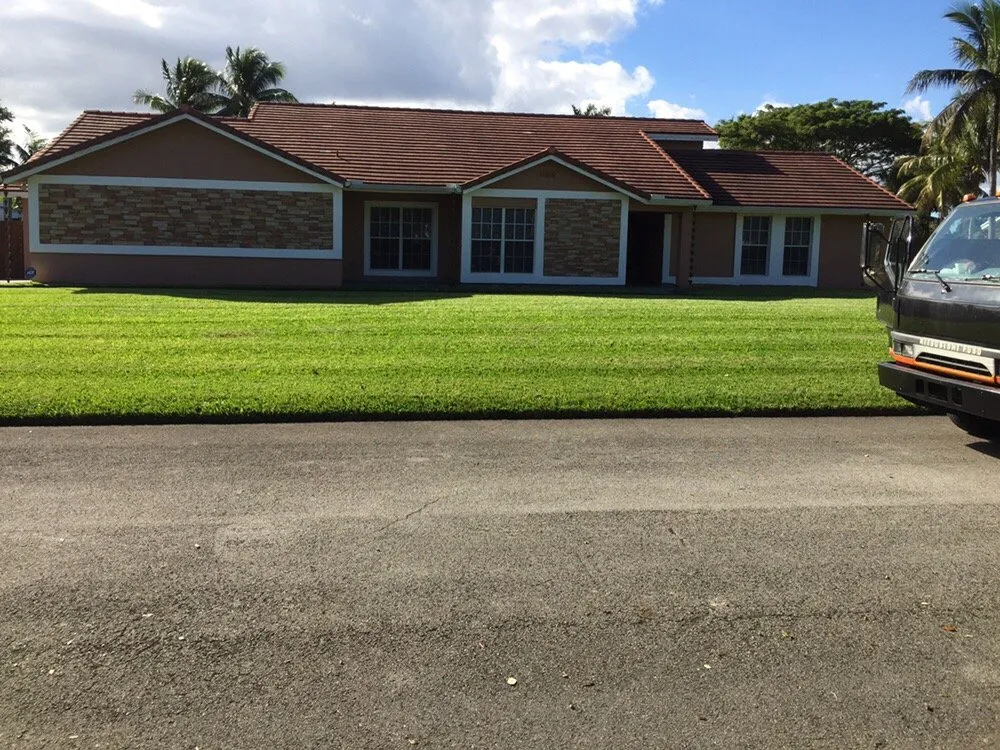 Custom residential landscaping experts serving Miami, FL - A R Lawn Service