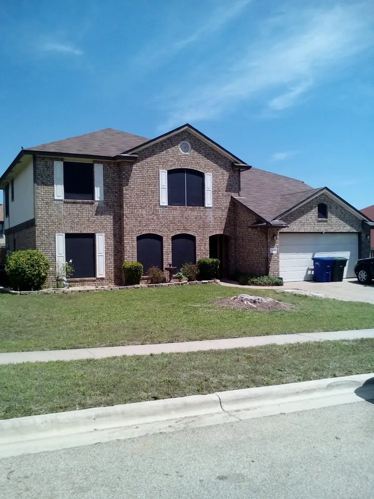 Custom yard maintenance near you in Copperas Cove, TX by A Razzor Edge Lawn Care
