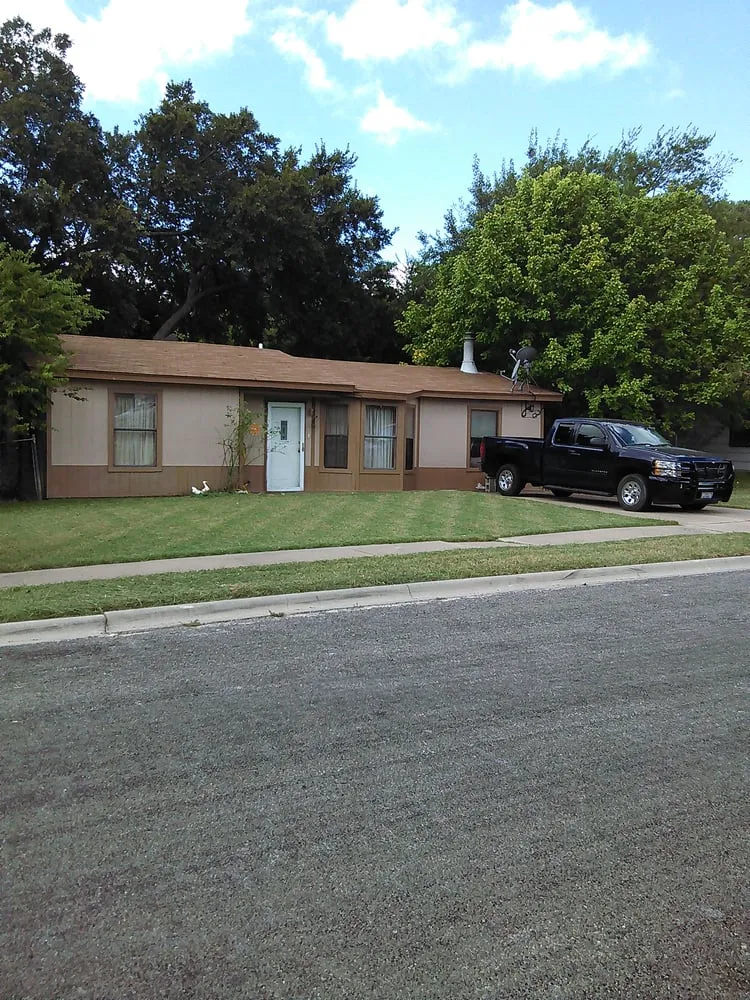 Custom garden landscaping experts serving Copperas Cove, TX - A Razzor Edge Lawn Care