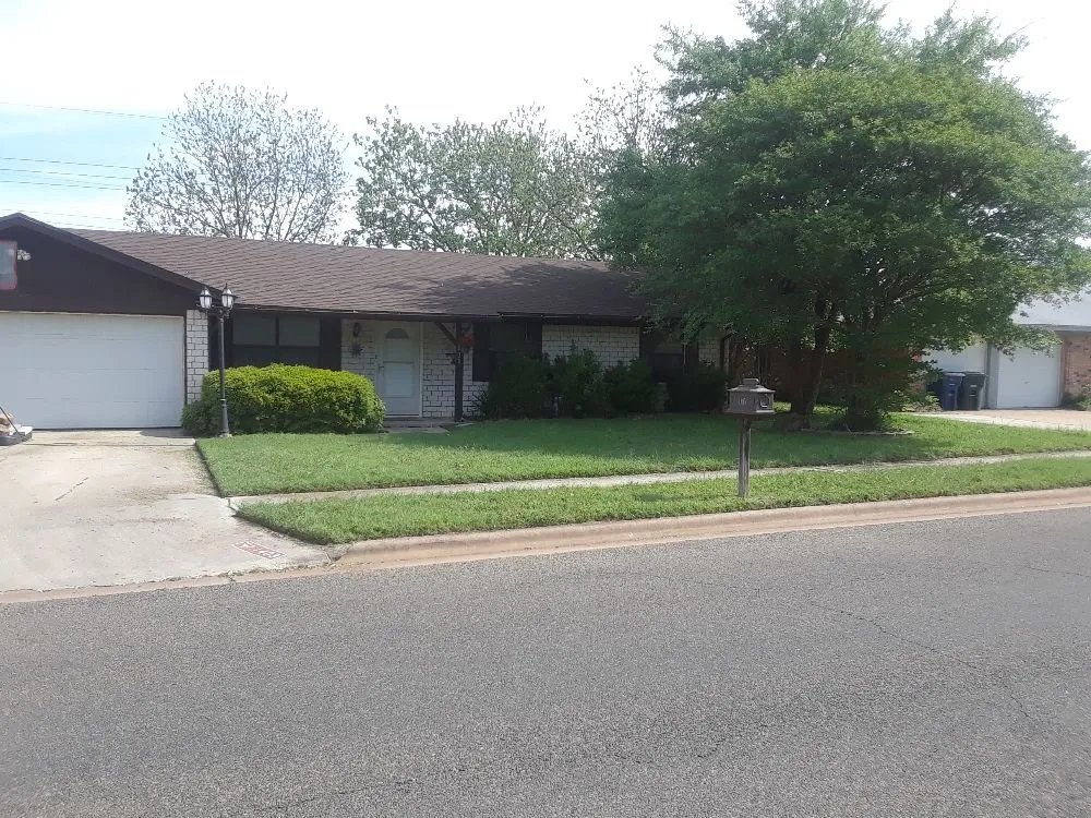 Local landscaping services experts serving Copperas Cove, TX - A Razzor Edge Lawn Care