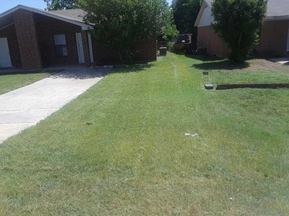 Trusted lawn mowing service for residential properties in Copperas Cove, TX by A Razzor Edge Lawn Care