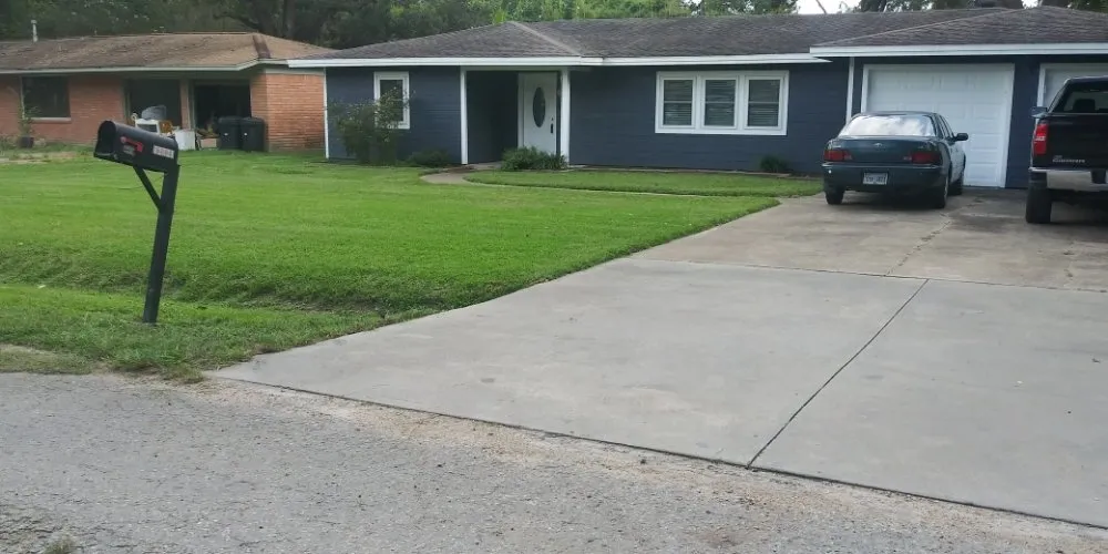 Expert lawn care service for homes across Santa Fe, TX - A Rebel Does It Best