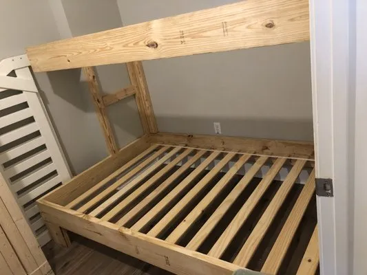 A Reel Handyman Logo