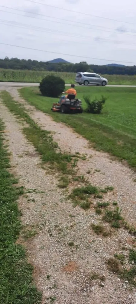 Affordable yard maintenance experts serving Kingston, OH - A Ross Lawncare