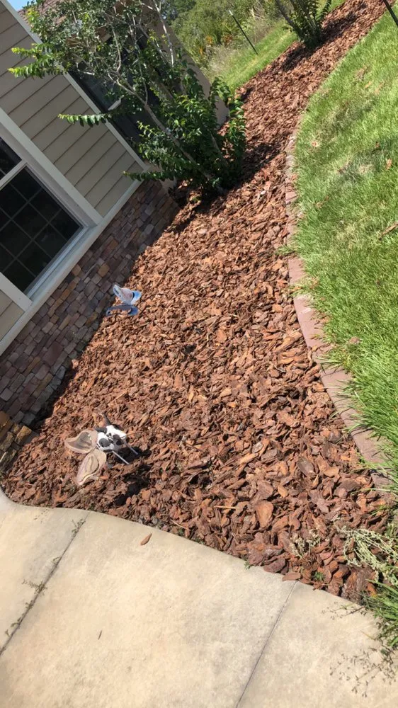 Affordable lawn mowing service experts serving Bowling Green, FL - A Superior Lawn Care and Trimming