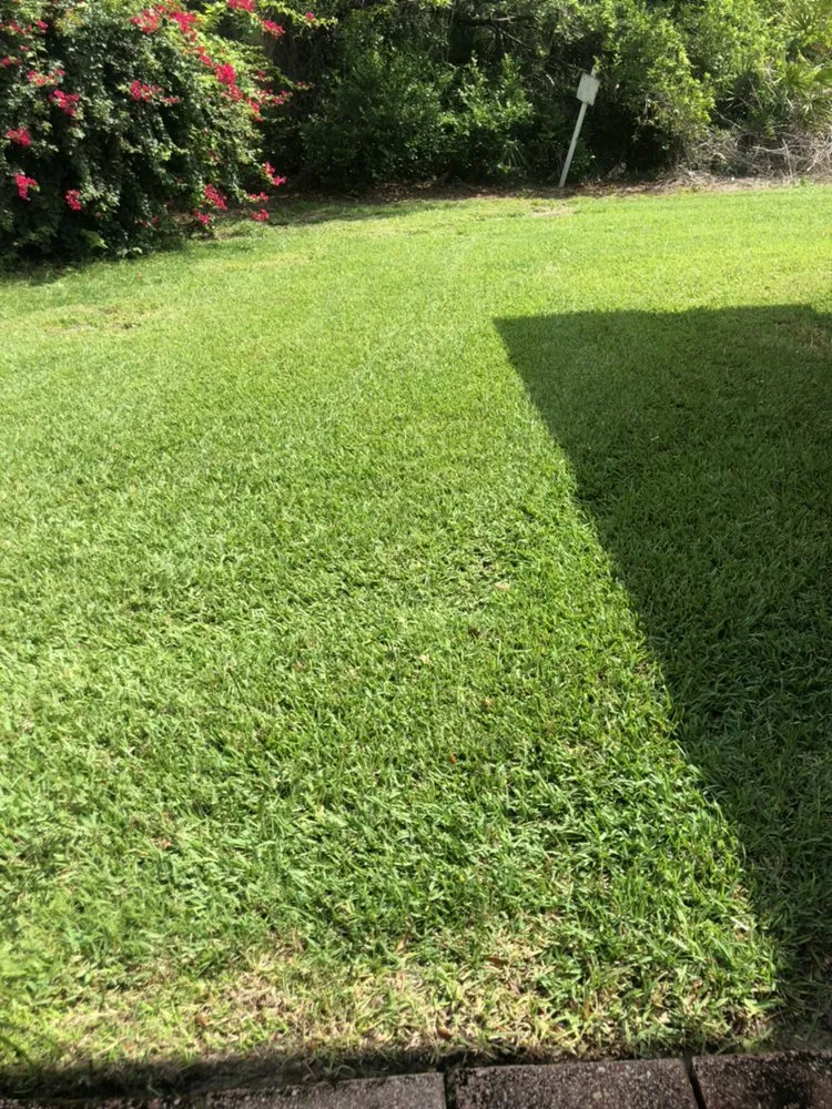 Custom landscape design in Bowling Green, FL - A Superior Lawn Care and Trimming
