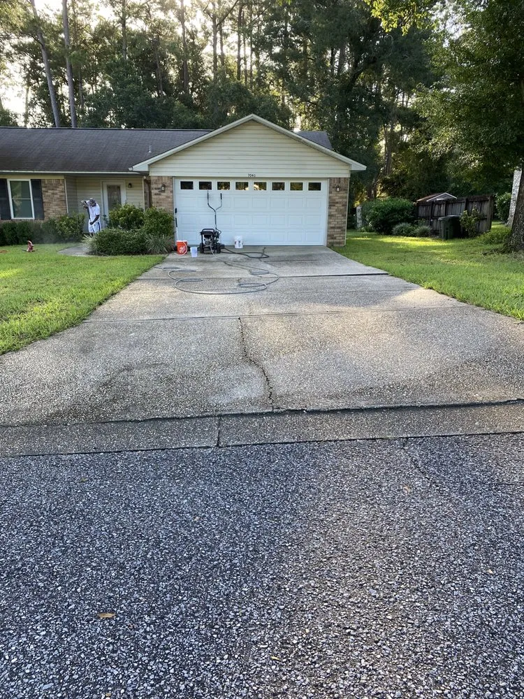 Top-rated lawn care service in Pensacola, FL - A Third Hand