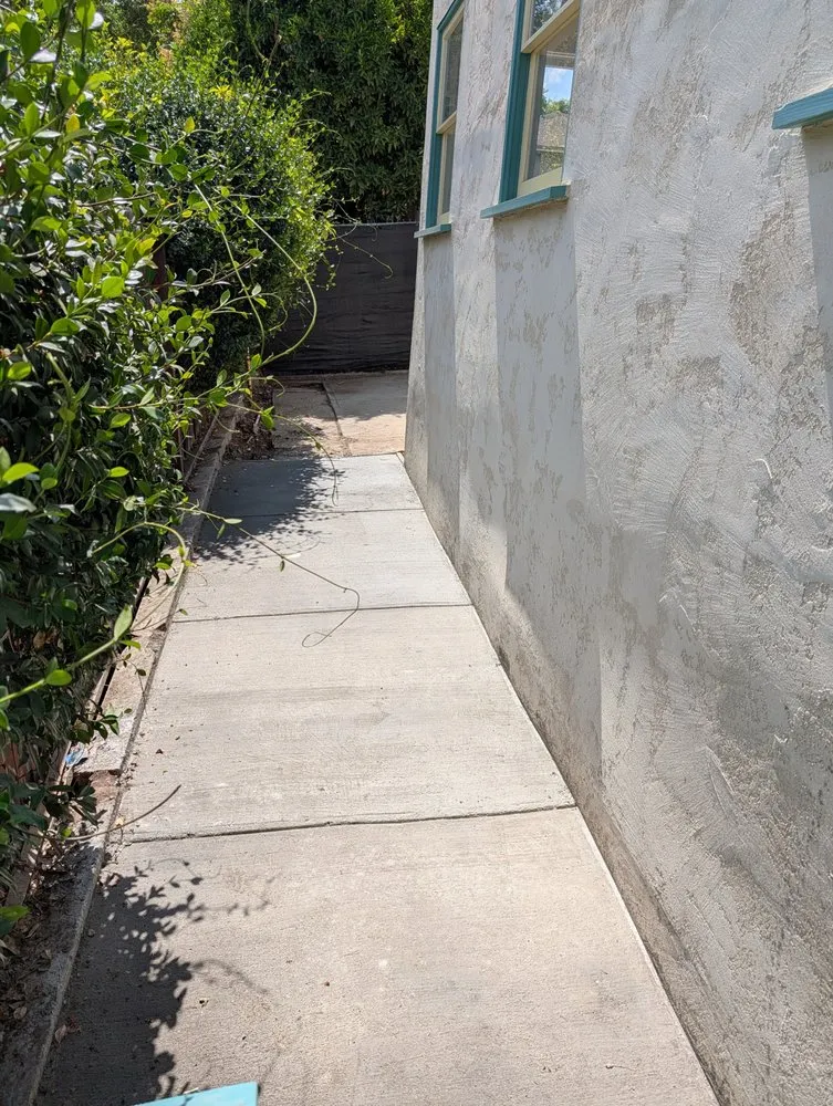 Affordable lawn mowing service experts serving Glendale, CA - A To Z Landscaping