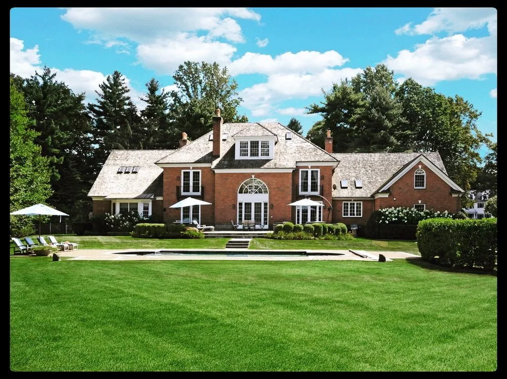 Top-rated lawn mowing service in Brookfield, CT - A to Z Property Maintenance