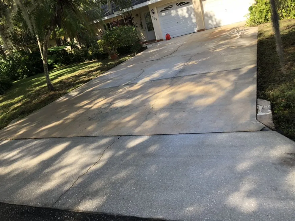 Affordable yard maintenance near you in Bradenton, FL by A Touch By Santiago’s Care