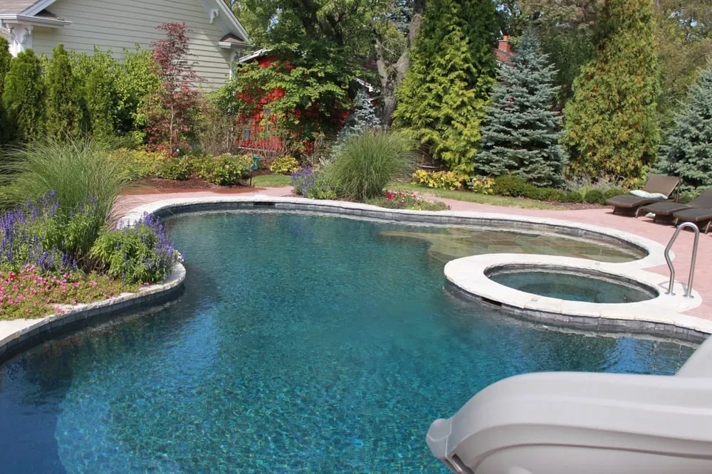 Affordable yard maintenance for homes in Homer Glen, IL by A Touch of Green